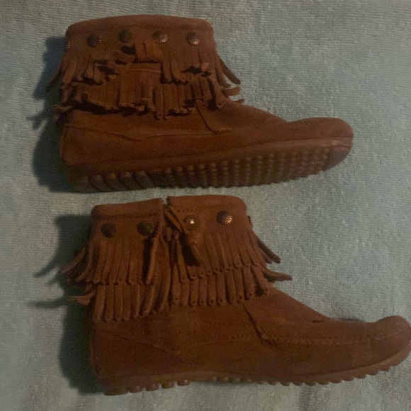 MINNETONKA MOCCASINS. - Picture 1 of 5